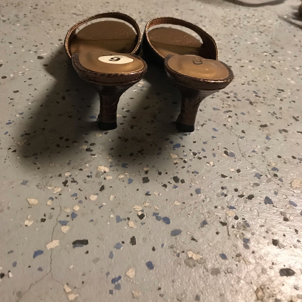 Sandals with heel
